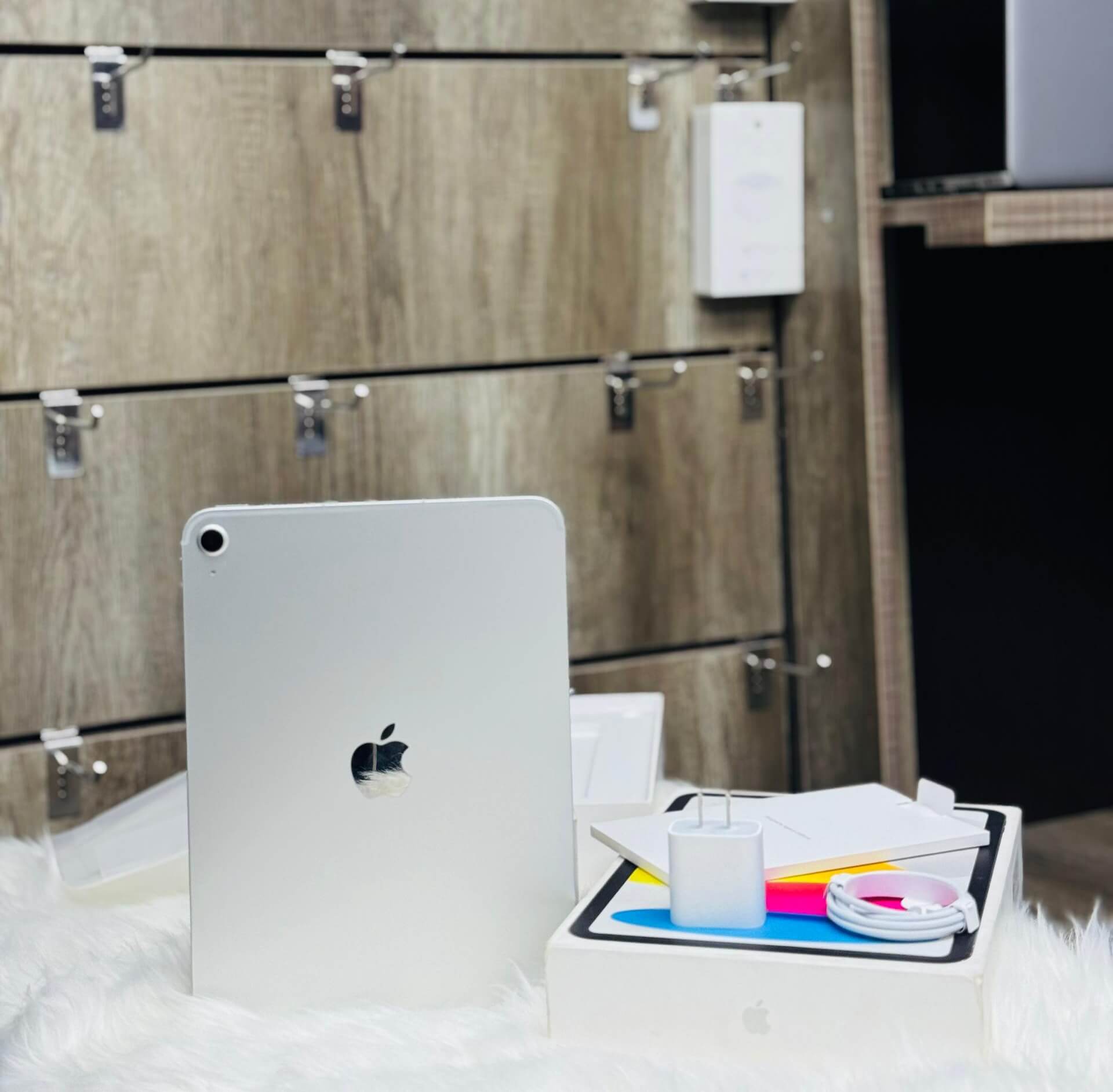 iPad 11th Gen silver Open Box - Image 4