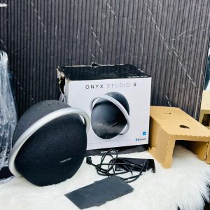 Onyx Studio 8